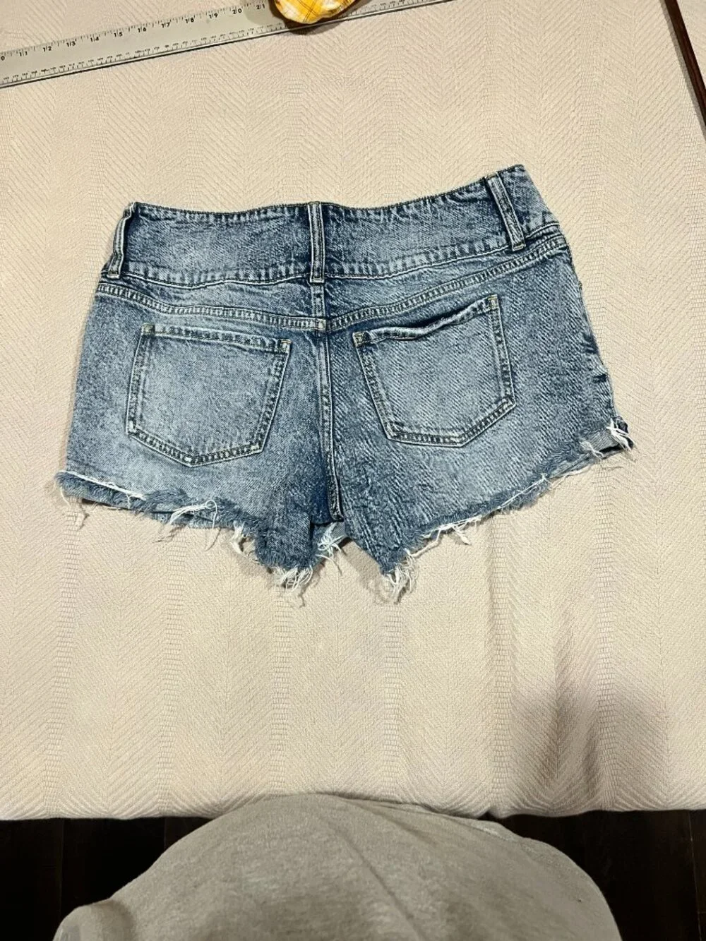YMI‎ Shorts Womens 11/30 Low Rise Stretch Short Pockets Denim Jean Button Cutoff